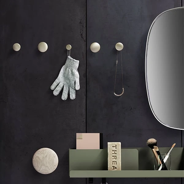 Muuto Patère Dots Metal, Lot De 5, Laiton 4 Muuto Patère Dots Metal, Lot De 5, Laiton – Image 2