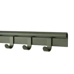 Muuto Patère Coil, 100 cm, Vert Foncé -Muuto Coil coat rack 100 dark green detail Muuto 5000x5000 hi res