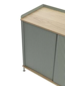 Muuto Buffet Enfold, Bas, Chêne - Vert Poussiéreux -Muuto Enfold Sideboard detail 2 Muuto 5000x6667 hi res 2815029