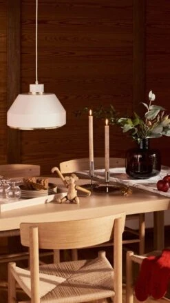 Muuto Table Workshop, 140 x 92 cm, Chêne - Placage Chêne -Muuto FDS Joulu2088 1080x1920 final