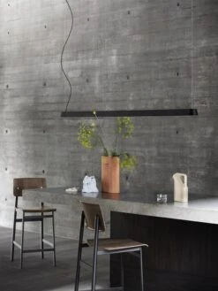 Muuto Tabouret De Bar Loft 75 cm, Noir - Teinté Marron Foncé -Muuto Linear pendant lamp 169 black loft bar stool 65 stained dark brown black muuto org 2815029