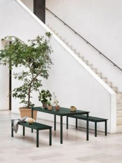 Muuto Table Linear Steel 140 X 75 cm, Vert Foncé -Muuto Muuto Linear steel series table bench dark green Muuto low res 1