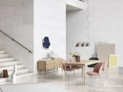 Muuto Table Linear Wood 140 x 85 cm, Chêne -Muuto Oslo side chair twill weave 530 990 chrome linear wood table oak reflect sideboard ambit rail lamp taupe Muuto org 2