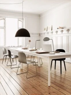 Muuto Lampe De Table Leaf, Noir -Muuto Under The Bell Visu chairs workplace1 1