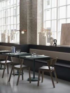 Muuto Table Linear Steel Café 70 X 70 cm, Vert Foncé 7 Muuto Table Linear Steel Café 70 X 70 cm, Vert Foncé -Muuto cover side chair stained dark brown refine leather black linear steel cafe table dark green rime wall lamp orange muuto org